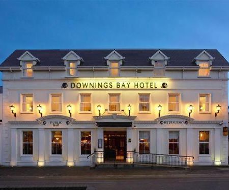 Downings Bay Hotel Bagian luar foto