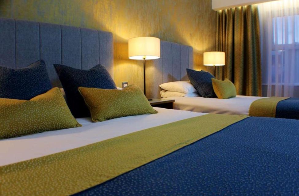 Downings Bay Hotel Bagian luar foto