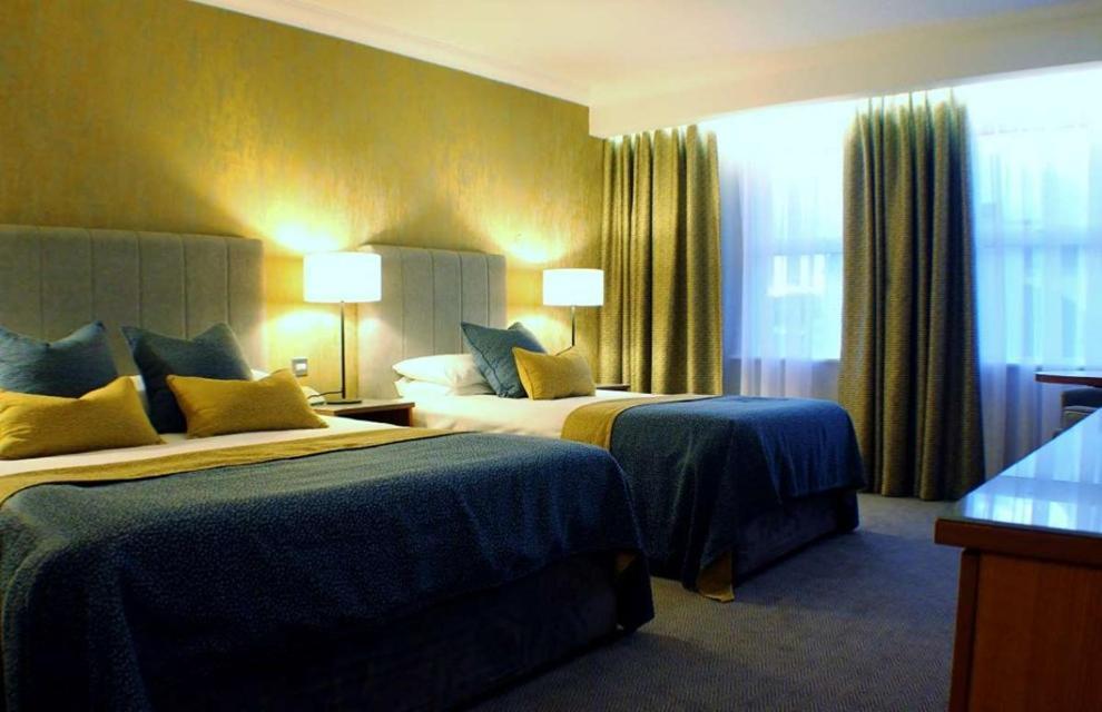 Downings Bay Hotel Bagian luar foto
