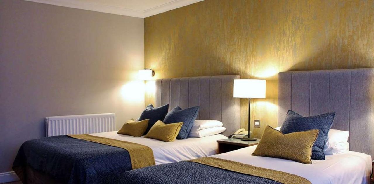 Downings Bay Hotel Bagian luar foto